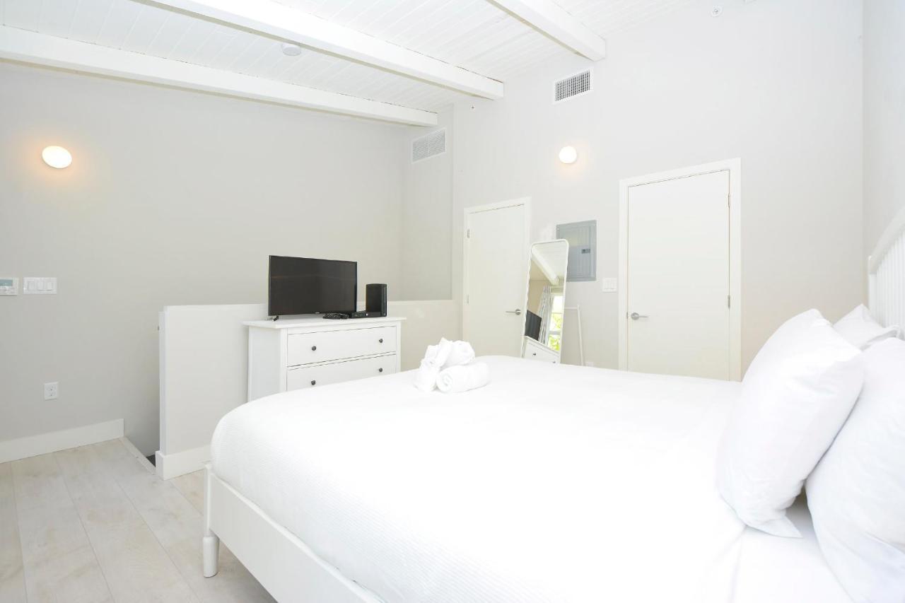 Apartments On Collins 마이애미 비치 외부 사진