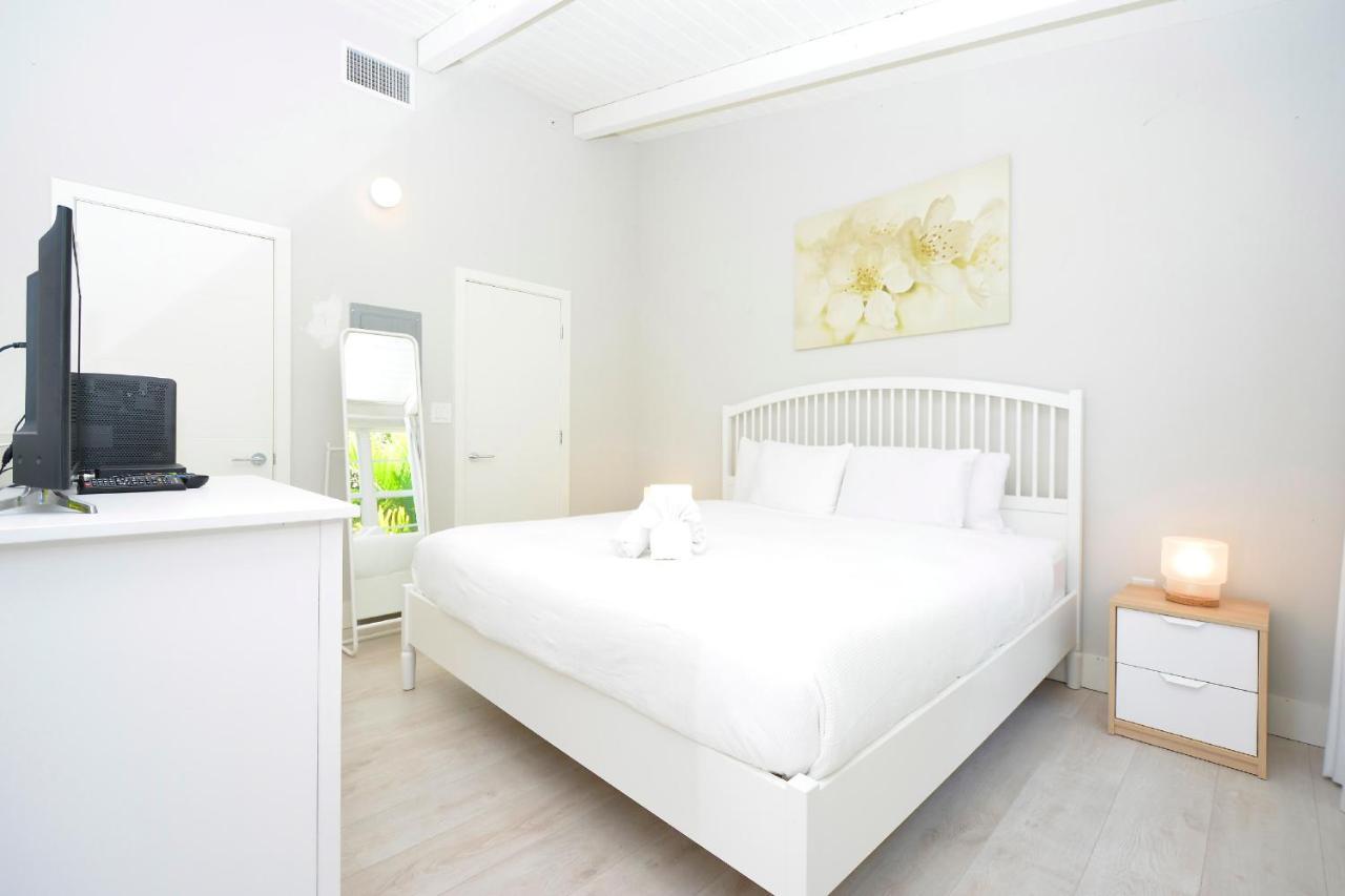 Apartments On Collins 마이애미 비치 외부 사진
