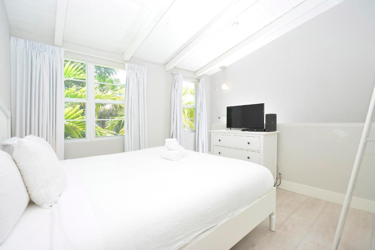 Apartments On Collins 마이애미 비치 외부 사진