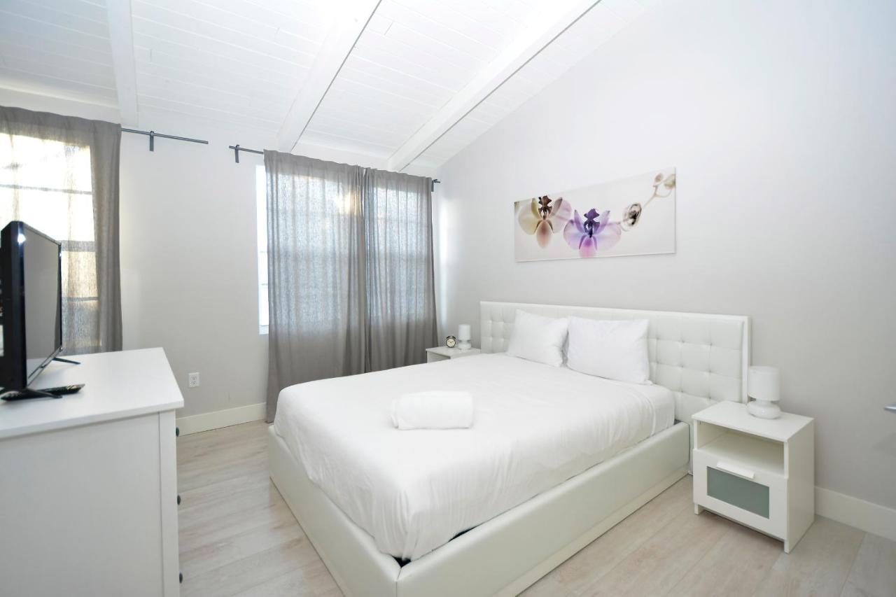 Apartments On Collins 마이애미 비치 외부 사진