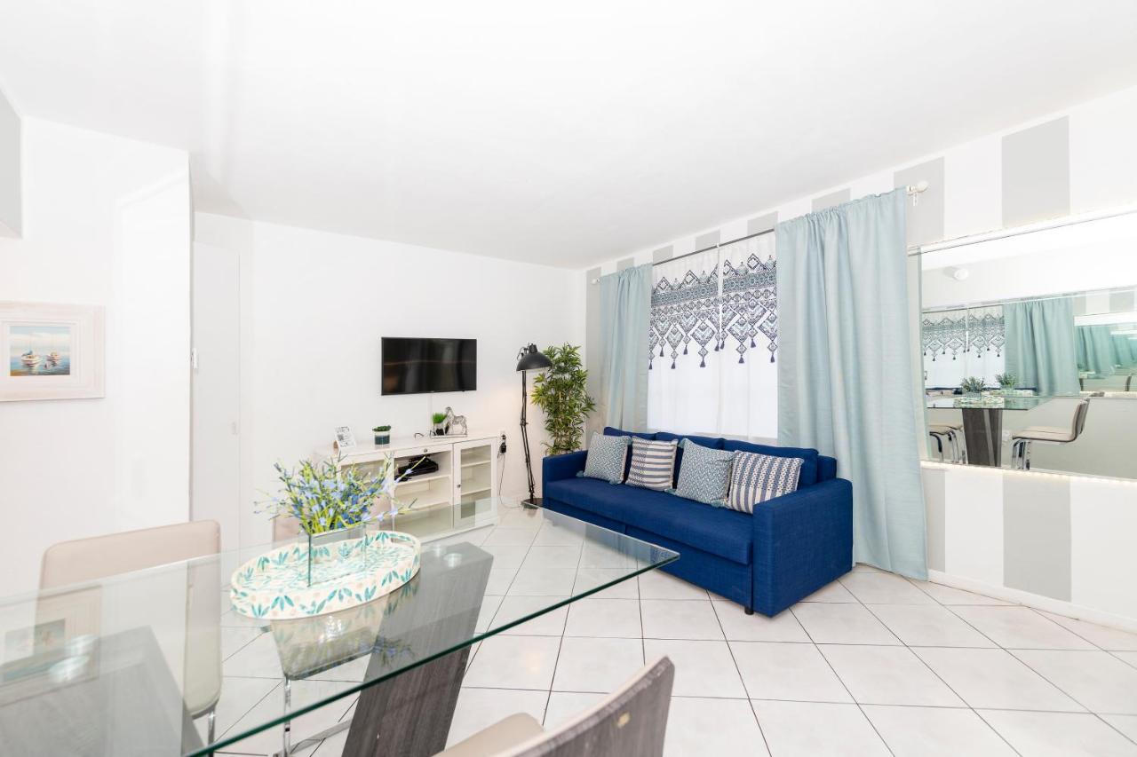 Apartments On Collins 마이애미 비치 외부 사진